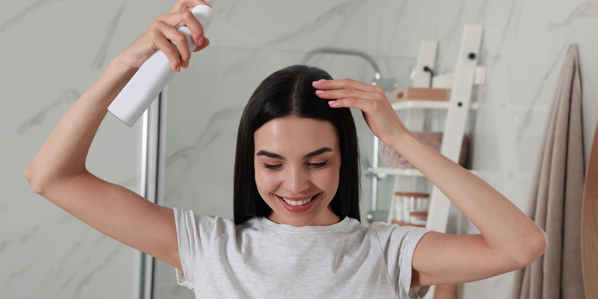 Shampoing sec : l’allié des journées chargées (et comment l’utiliser comme une pro)