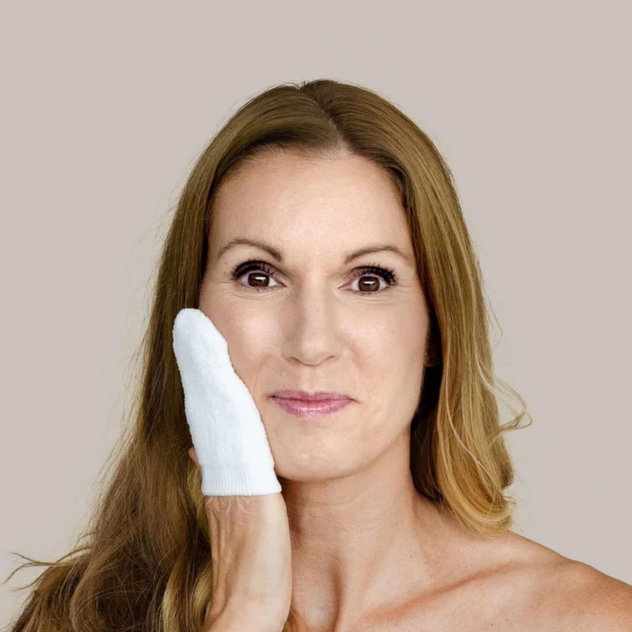 FluffyNude exfoliating, cleansing and make-up removal glove